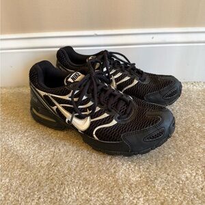 Nike Black and White women's Athletic Shoes